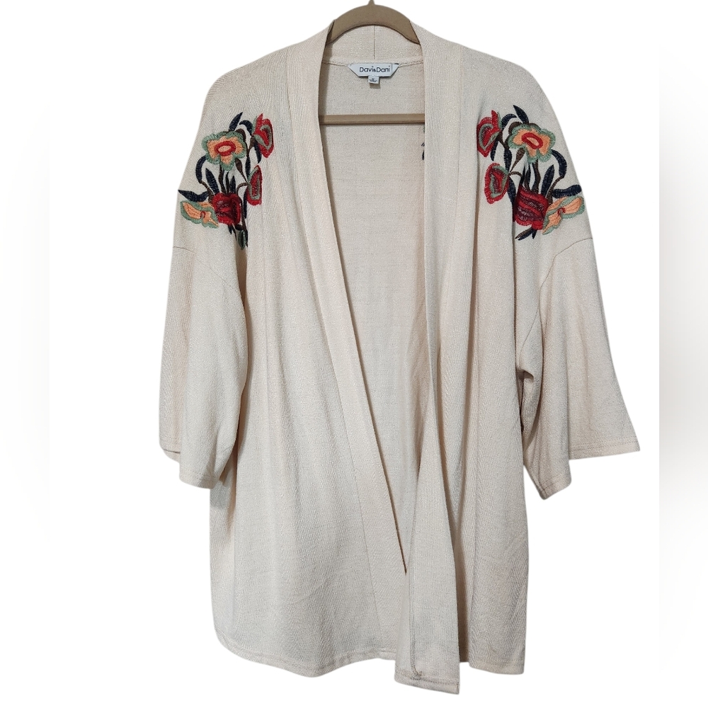DAVI & DANI 100% Cotton Cream Sweater with Floral Embroidery Size Medium
